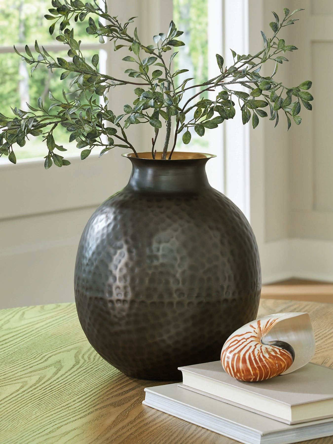 Ashley Express - Woody Vase.