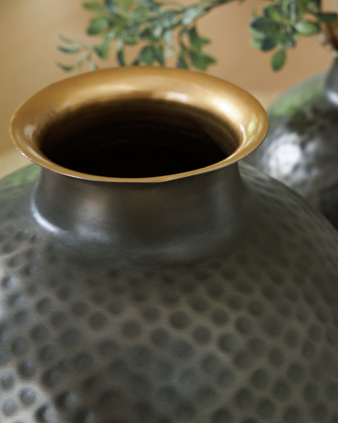 Ashley Express - Woody Vase.