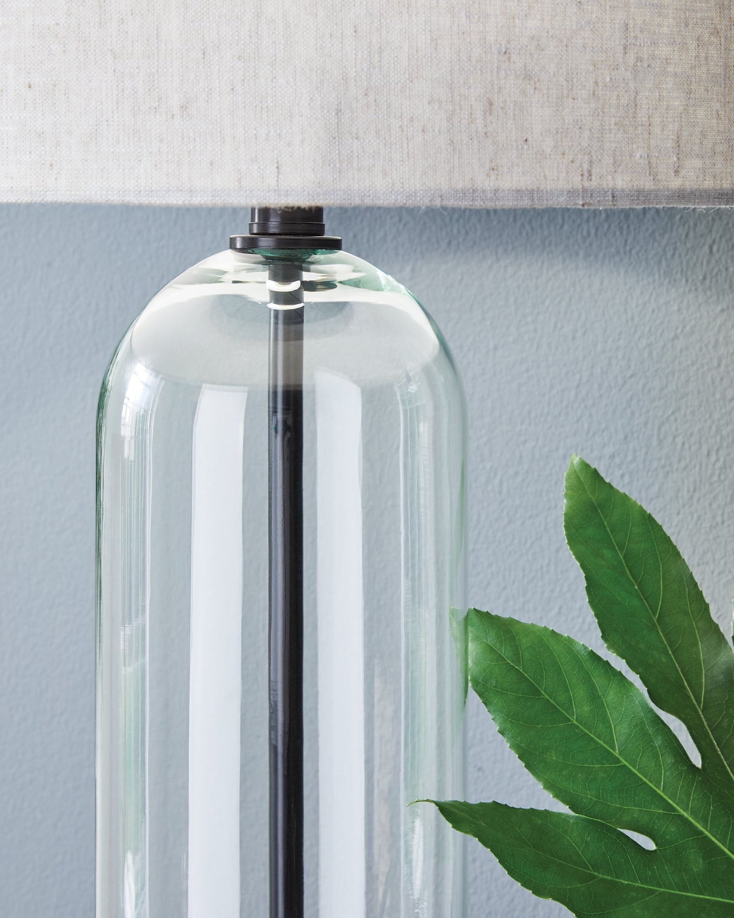 Ashley Express - Kerrbrook Glass Table Lamp (1/CN).