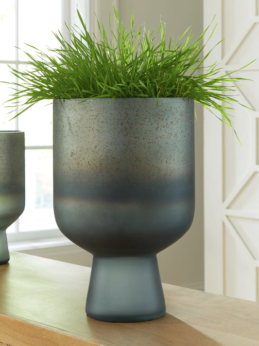 Ashley Express - Pennmore Vase.