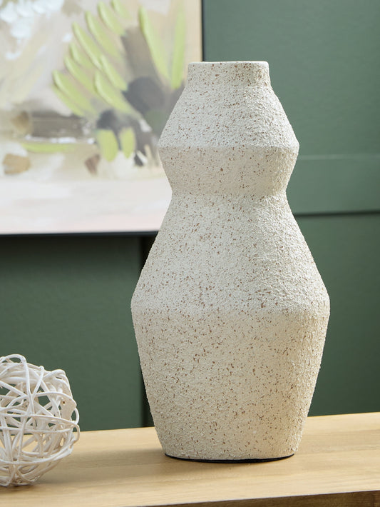 Ashley Express - Dawthorne Vase.