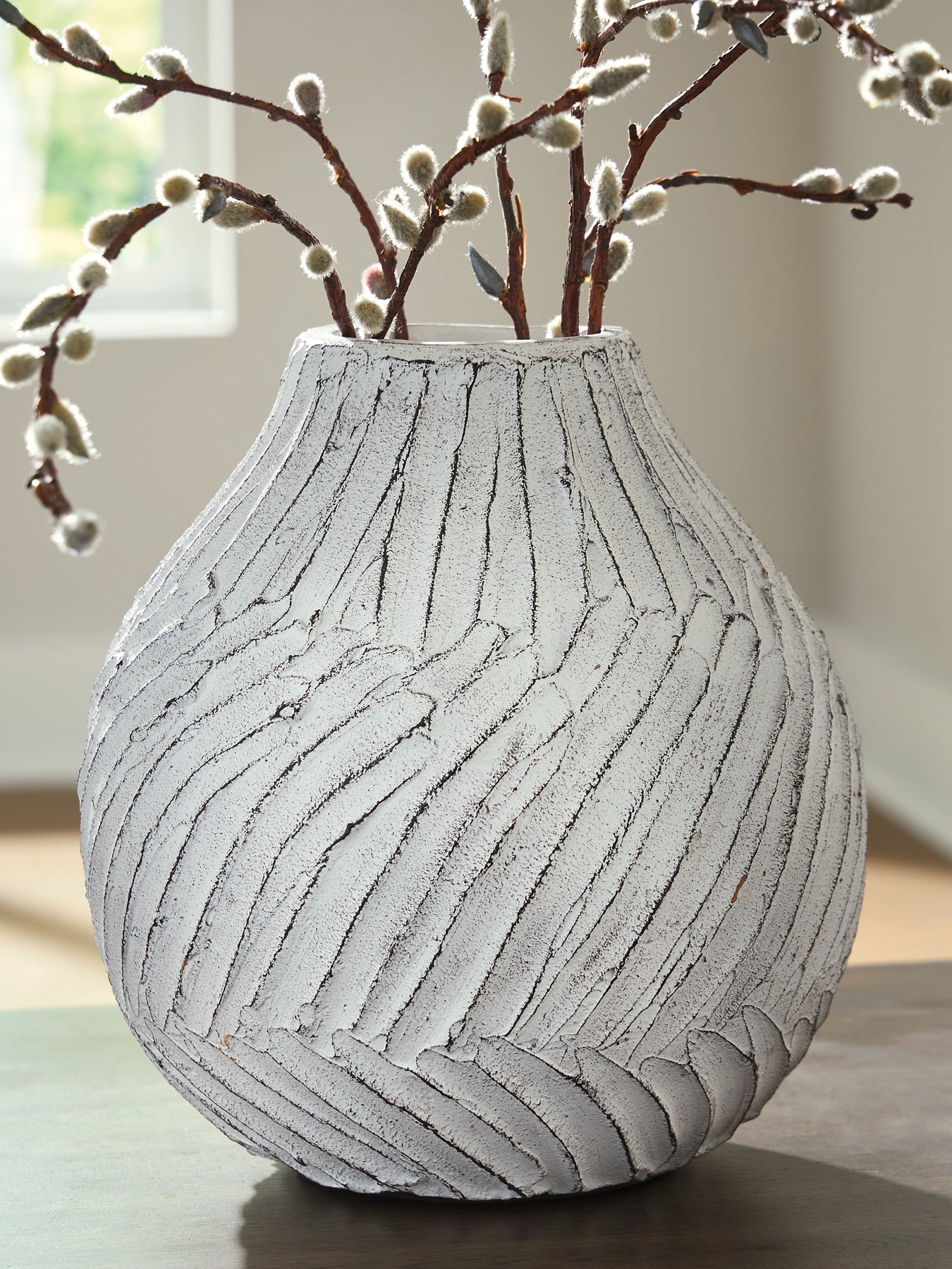 Ashley Express - Shelvie Vase.
